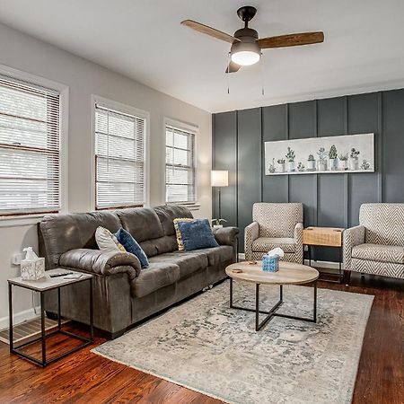 Chic Home With Huge Grassy Yard 7 Mins To Arrowhead Stadium อินดีเพนเดนซ์ ภายนอก รูปภาพ
