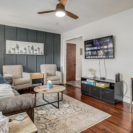 Chic Home With Huge Grassy Yard 7 Mins To Arrowhead Stadium อินดีเพนเดนซ์ ภายนอก รูปภาพ