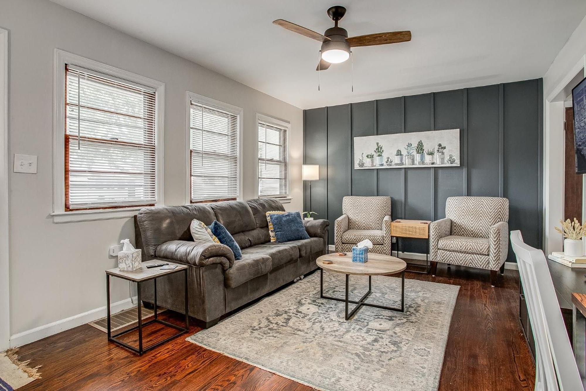 Chic Home With Huge Grassy Yard 7 Mins To Arrowhead Stadium อินดีเพนเดนซ์ ภายนอก รูปภาพ