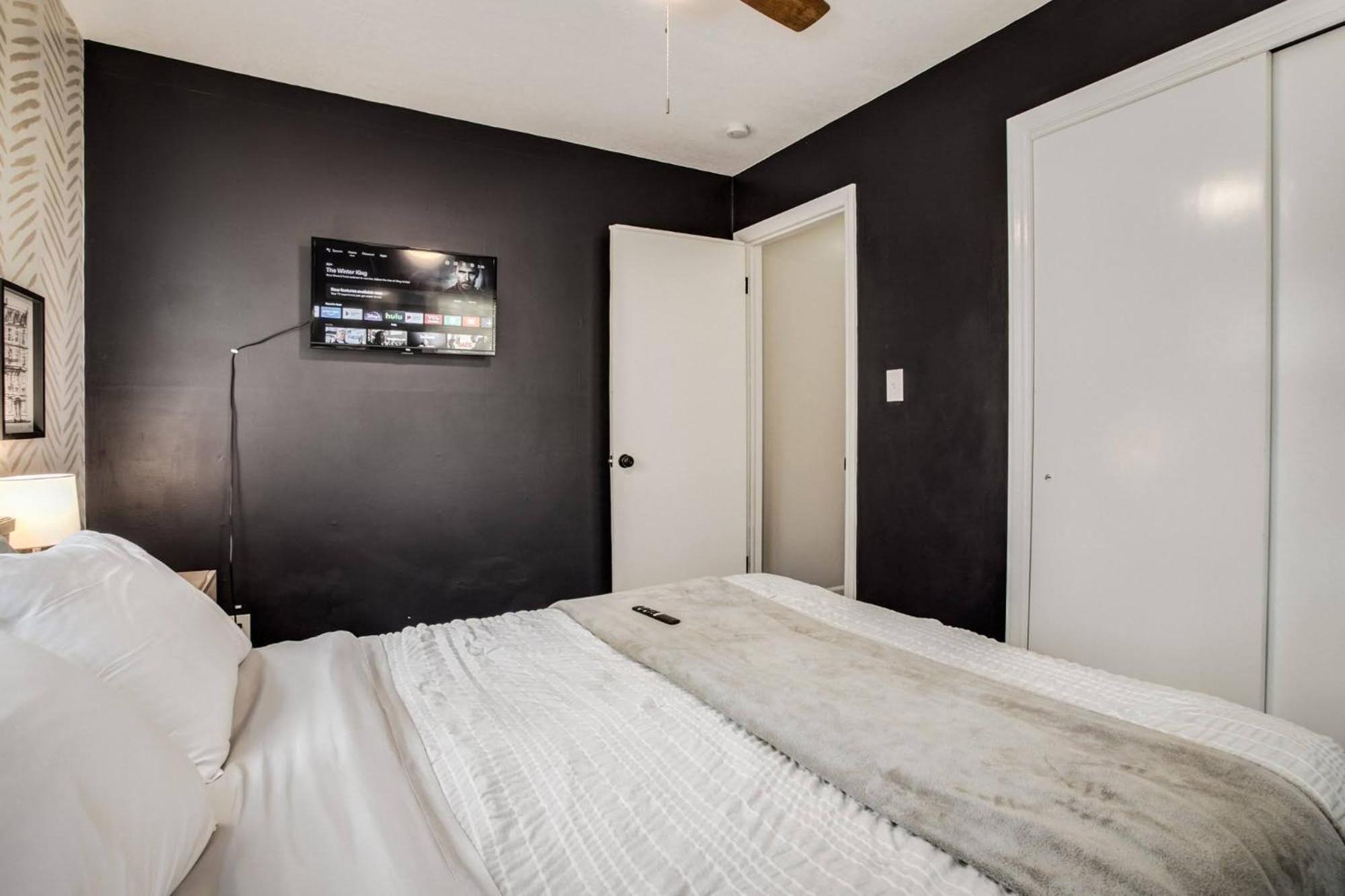 Chic Home With Huge Grassy Yard 7 Mins To Arrowhead Stadium อินดีเพนเดนซ์ ภายนอก รูปภาพ