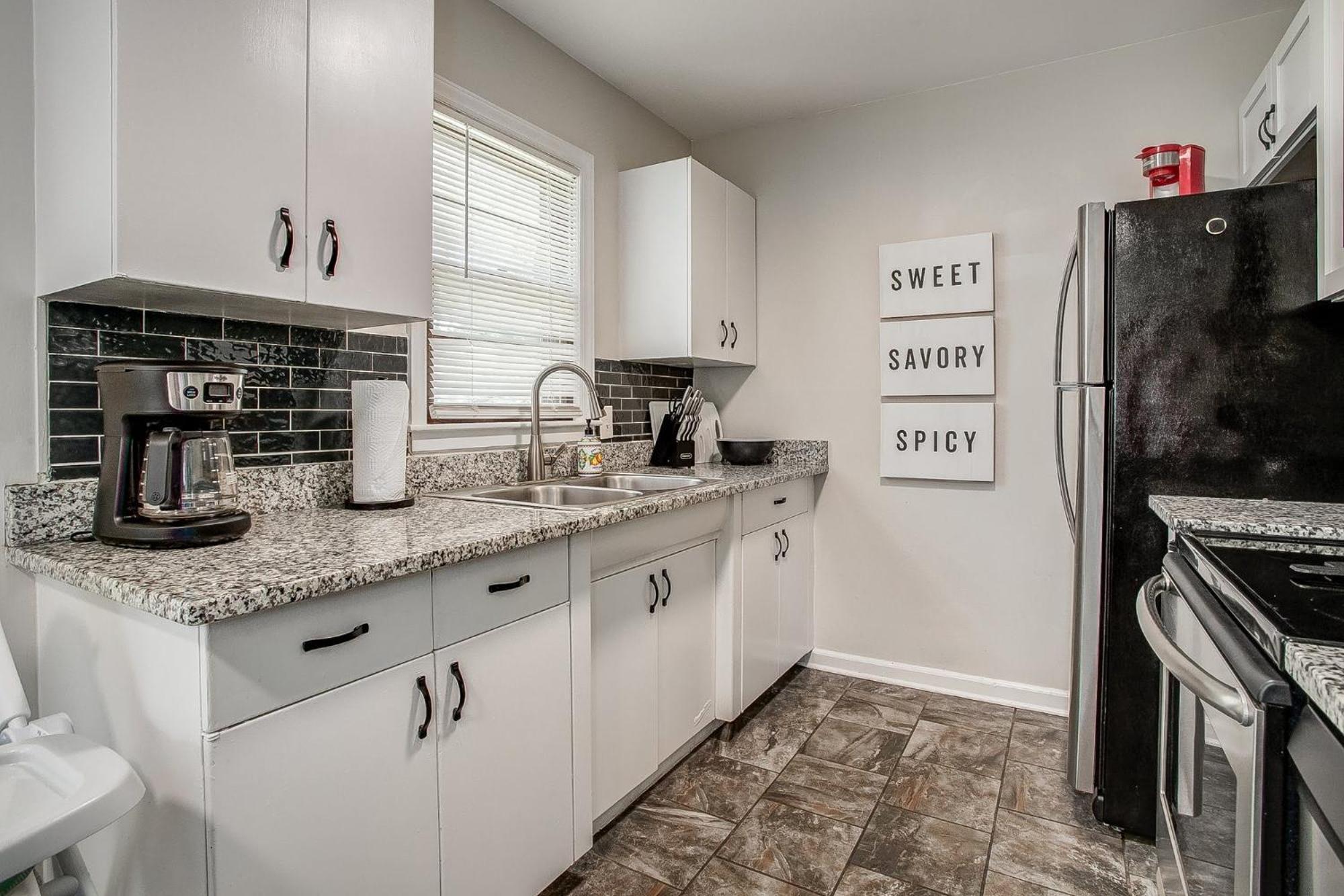 Chic Home With Huge Grassy Yard 7 Mins To Arrowhead Stadium อินดีเพนเดนซ์ ภายนอก รูปภาพ