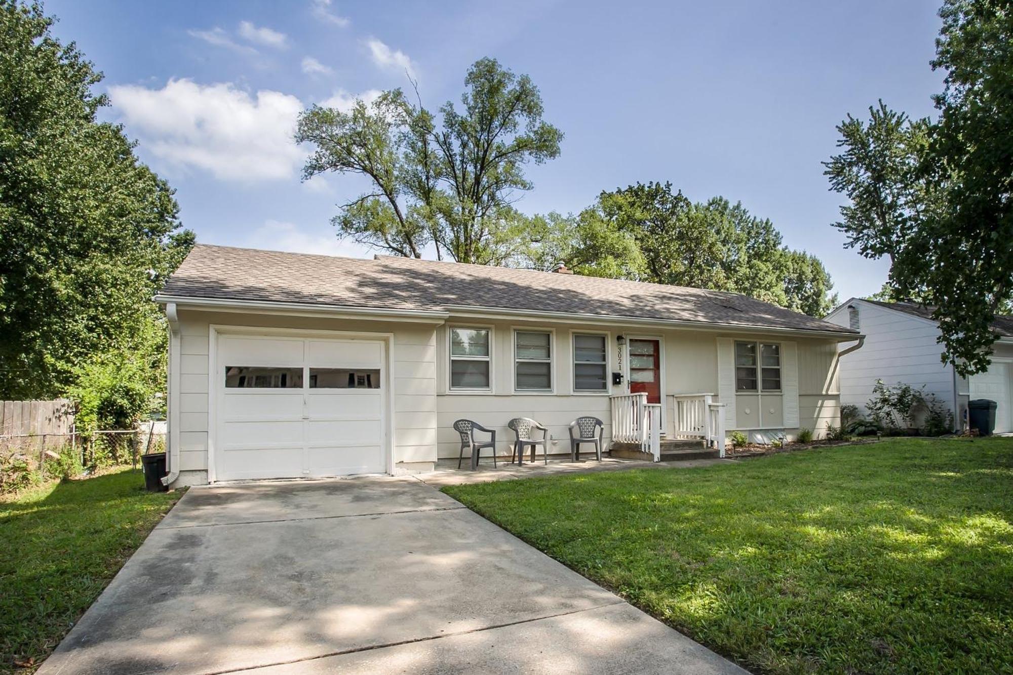 Chic Home With Huge Grassy Yard 7 Mins To Arrowhead Stadium อินดีเพนเดนซ์ ภายนอก รูปภาพ