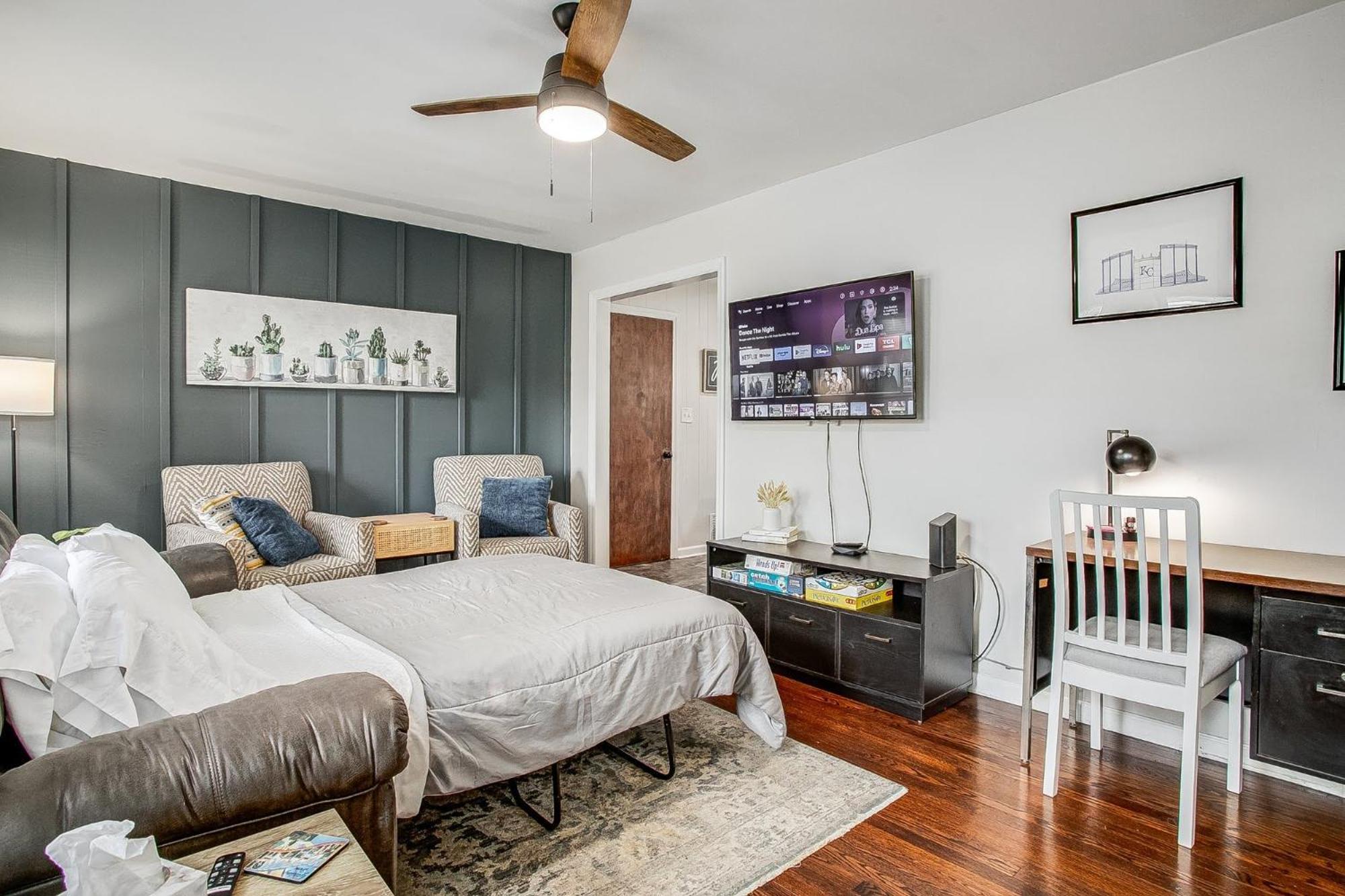 Chic Home With Huge Grassy Yard 7 Mins To Arrowhead Stadium อินดีเพนเดนซ์ ภายนอก รูปภาพ
