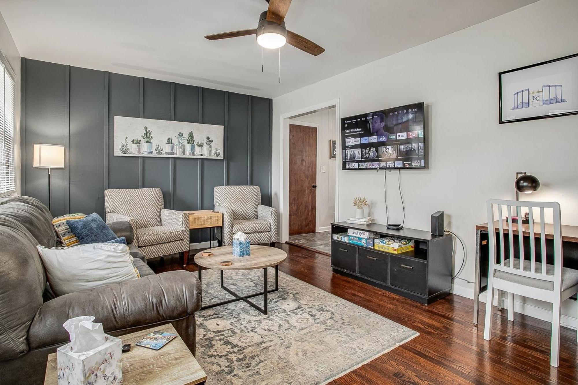 Chic Home With Huge Grassy Yard 7 Mins To Arrowhead Stadium อินดีเพนเดนซ์ ภายนอก รูปภาพ