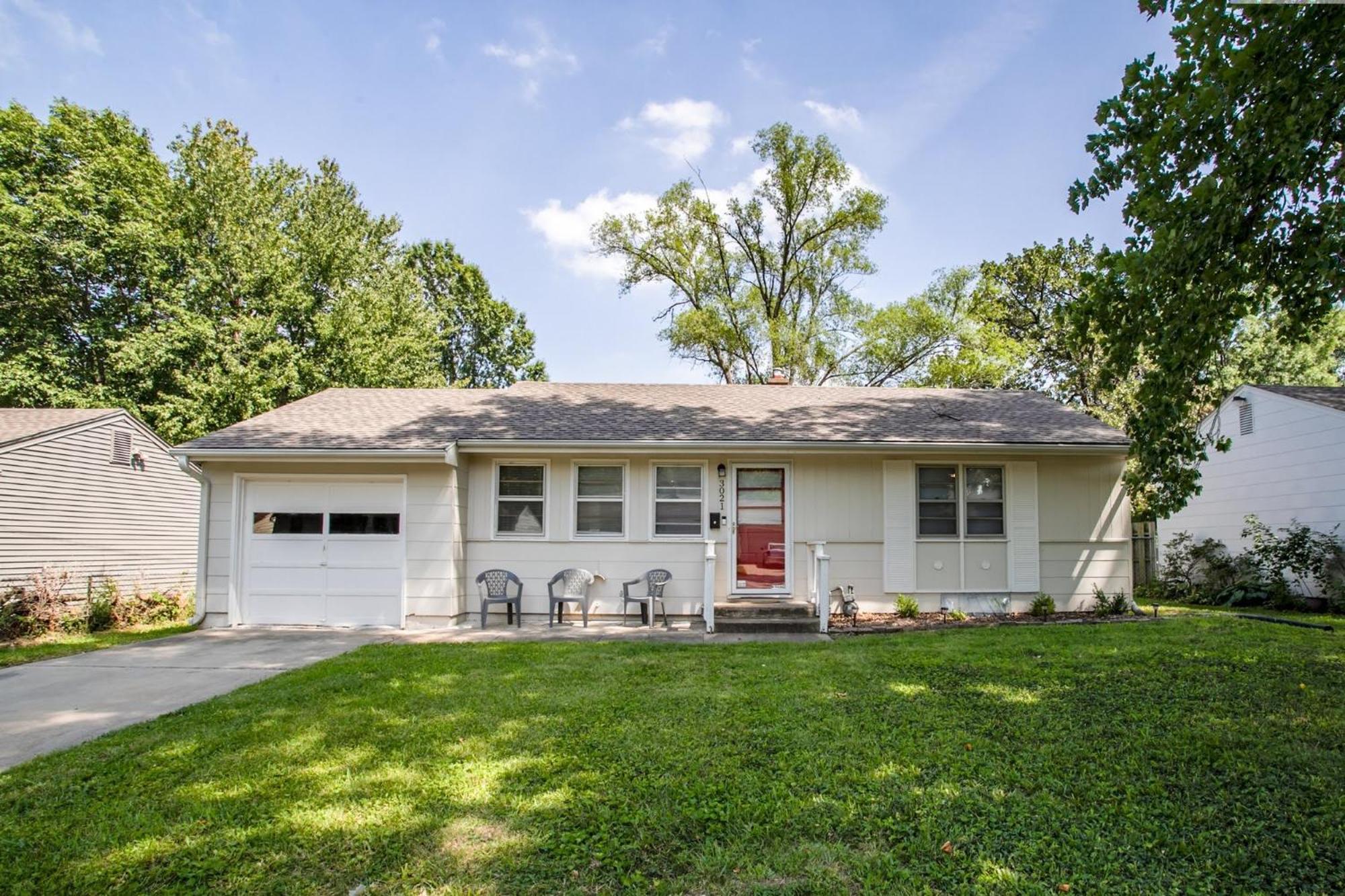 Chic Home With Huge Grassy Yard 7 Mins To Arrowhead Stadium อินดีเพนเดนซ์ ภายนอก รูปภาพ