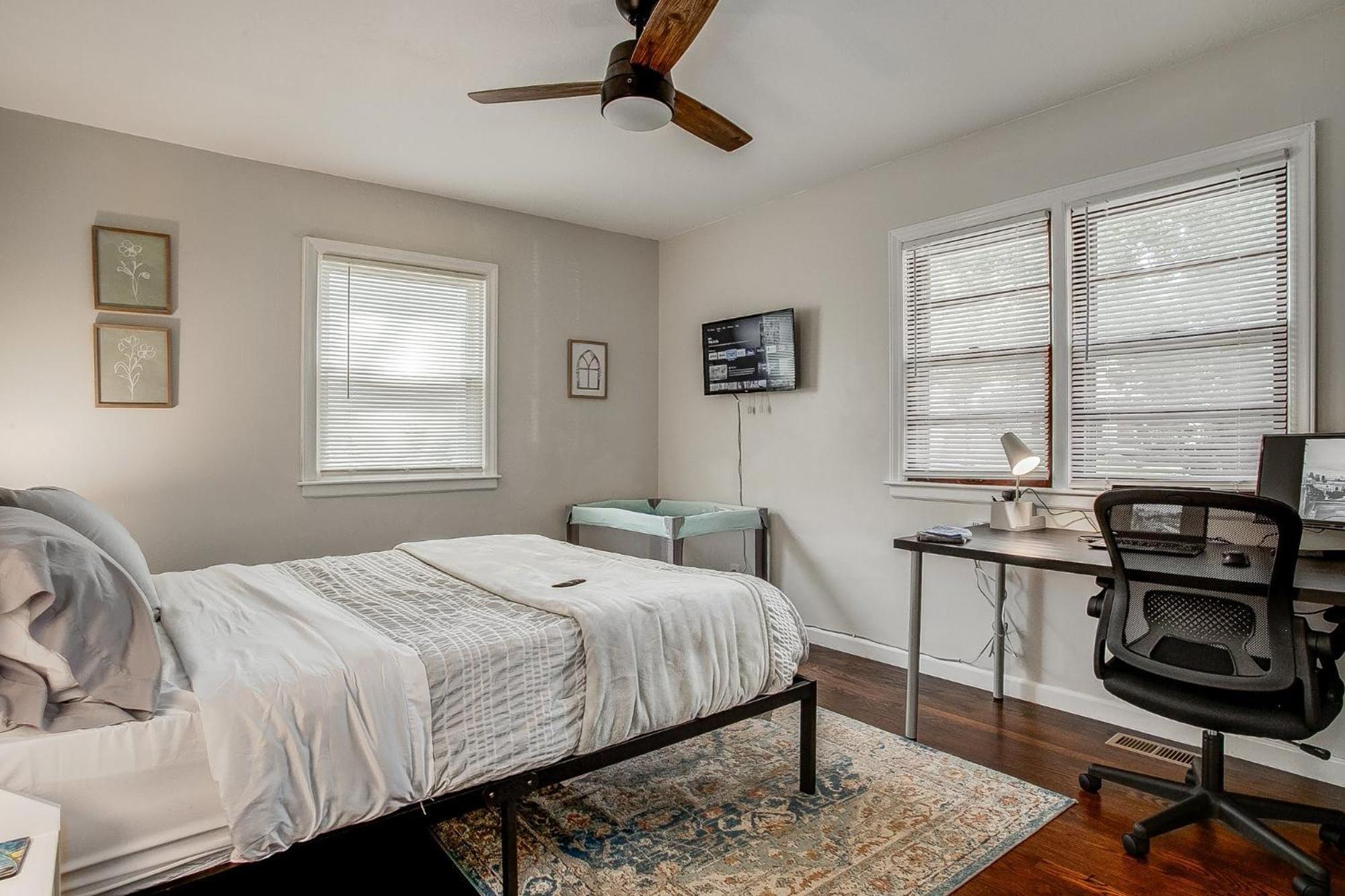 Chic Home With Huge Grassy Yard 7 Mins To Arrowhead Stadium อินดีเพนเดนซ์ ภายนอก รูปภาพ