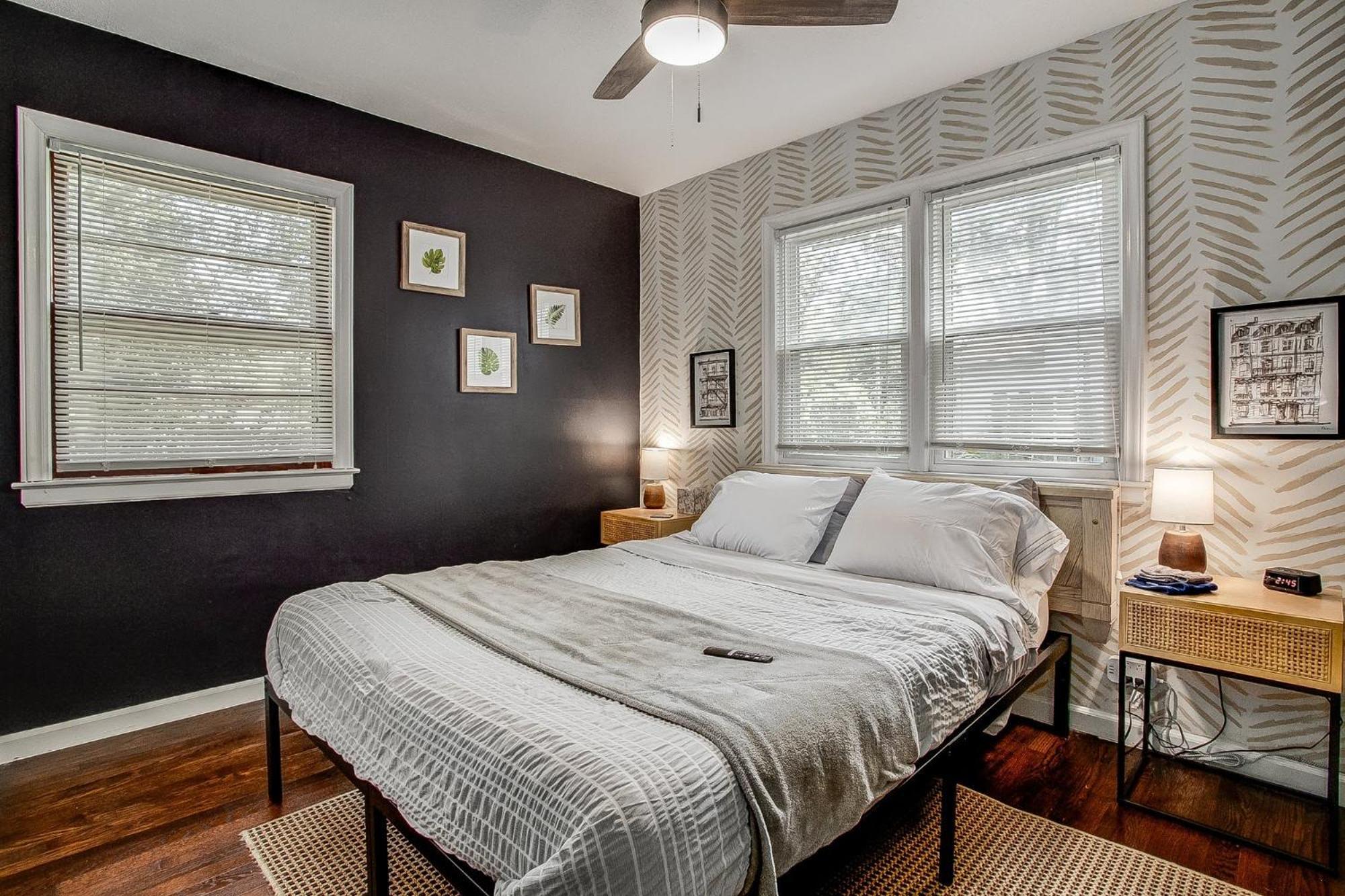 Chic Home With Huge Grassy Yard 7 Mins To Arrowhead Stadium อินดีเพนเดนซ์ ภายนอก รูปภาพ